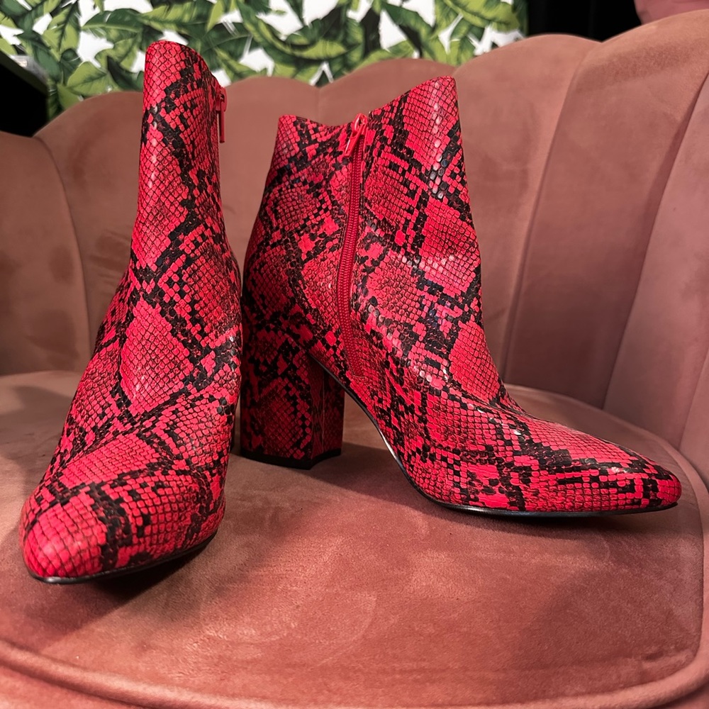 MADDEN Girl Meeko Block-Heel Booties Red Python
Snake US Size 9